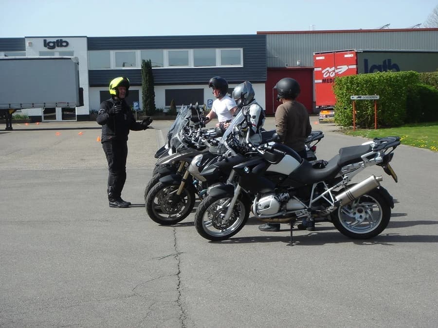 Motoropleiding voor heropstappers – MoTraEGCo